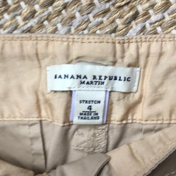 Banana Republic tan cropped Capri pants. Martin - Picture 2 of 3